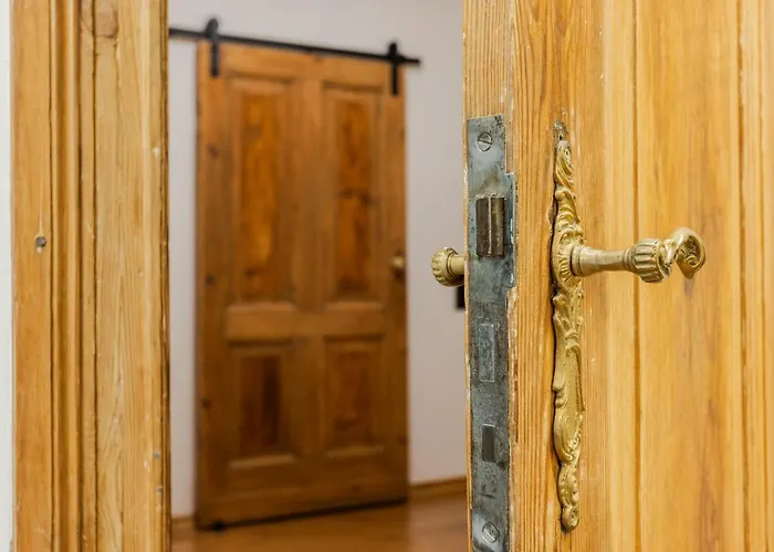 Two Bedroom Very Berry In With Desk By Renters Apartment *