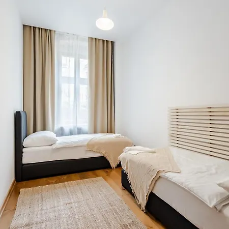 Two Bedroom Very Berry In With Desk By Renters Appartement