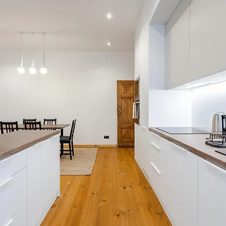 Two Bedroom Very Berry In With Desk By Renters *