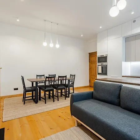 Two Bedroom Very Berry In With Desk By Renters