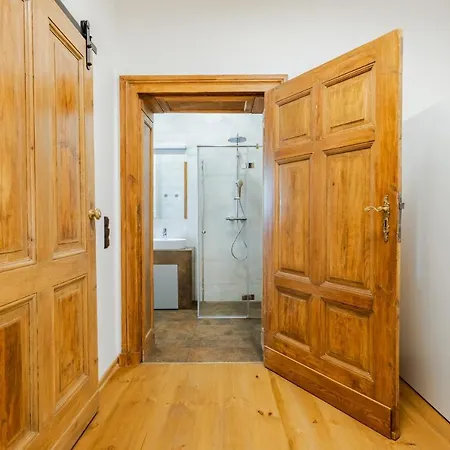 Two Bedroom Very Berry In With Desk By Renters Apartment *