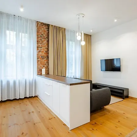 Two Bedroom Very Berry In With Desk By Renters * Poznań