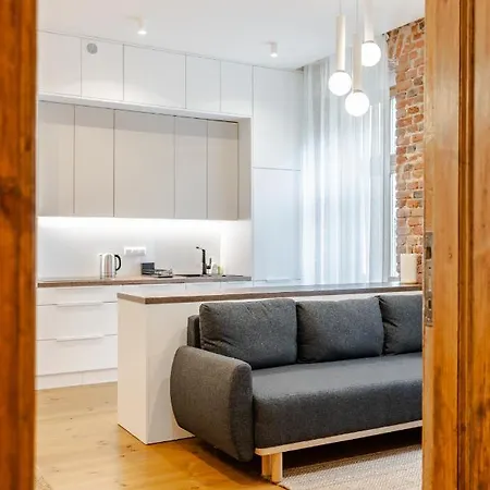 Appartement Two Bedroom Very Berry In With Desk By Renters