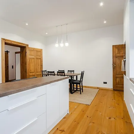 Apartman Two Bedroom Very Berry In With Desk By Renters Poznań