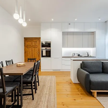 Apartman Two Bedroom Very Berry In With Desk By Renters