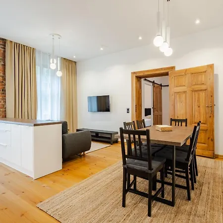 Two Bedroom Very Berry In With Desk By Renters Apartman *