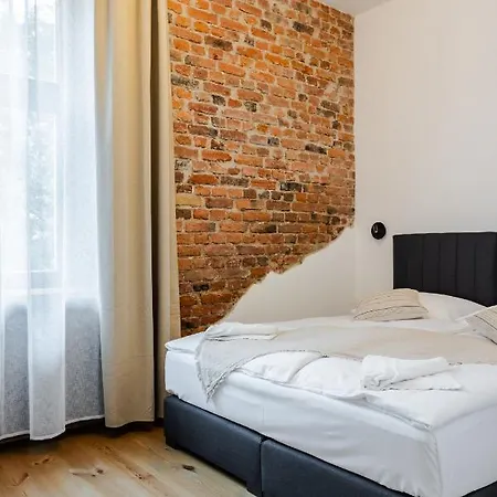 Two Bedroom Very Berry In With Desk By Renters * Poznań