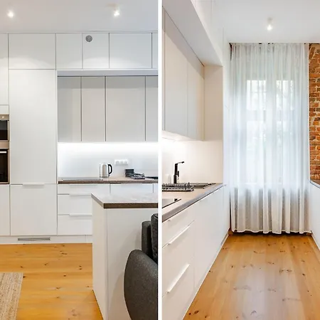 Two Bedroom Very Berry In With Desk By Renters Apartman Poznań