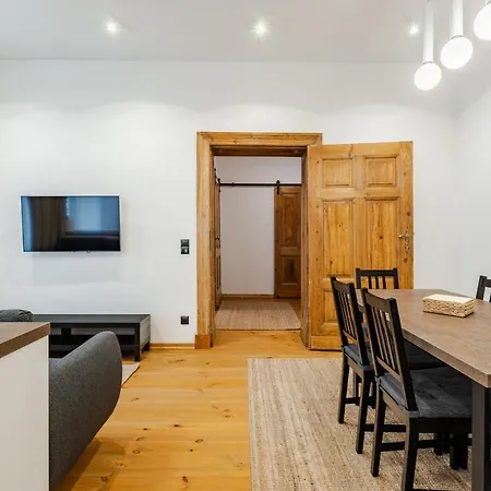 Two Bedroom Very Berry In With Desk By Renters * بوزنان