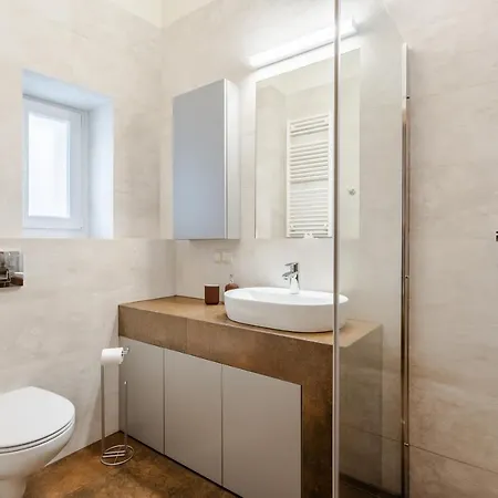 Two Bedroom Very Berry In With Desk By Renters Appartement