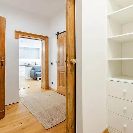 Two Bedroom Very Berry In With Desk By Renters Apartman *