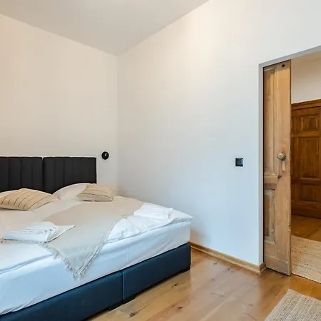 Two Bedroom Very Berry In With Desk By Renters *