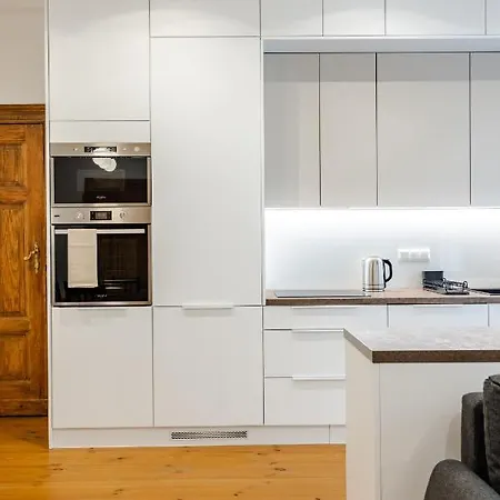 Two Bedroom Very Berry In With Desk By Renters Apartman *