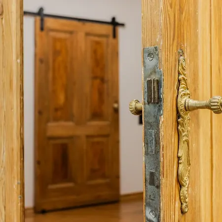 Two Bedroom Very Berry In With Desk By Renters Apartment *