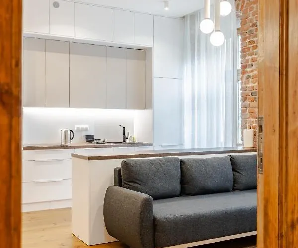 شقة Two Bedroom Very Berry In With Desk By Renters