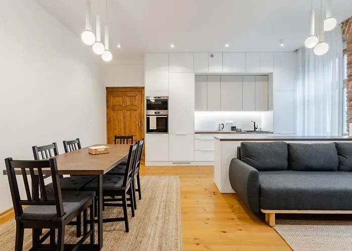 Appartamento Two Bedroom Very Berry In With Desk By Renters