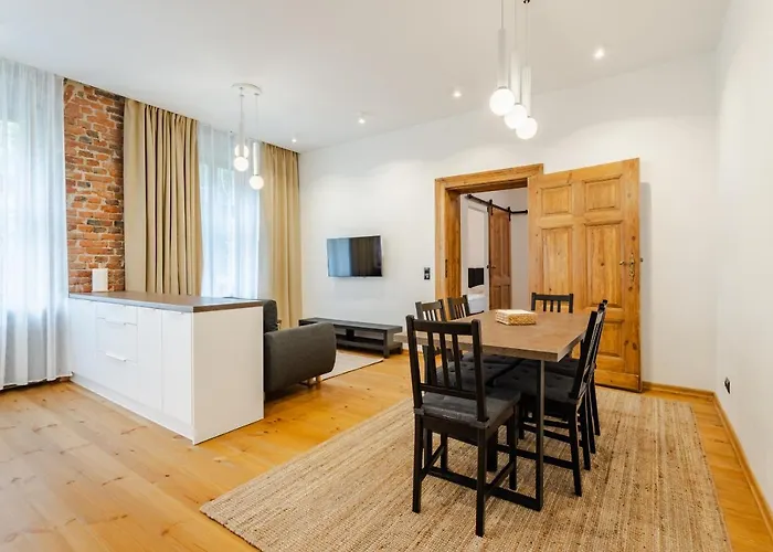 Two Bedroom Very Berry In With Desk By Renters 아파트 *