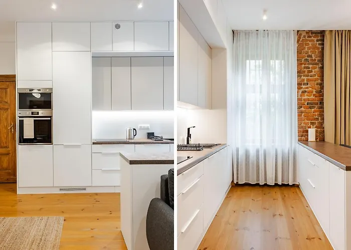 Two Bedroom Very Berry In With Desk By Renters Appartamento Poznań