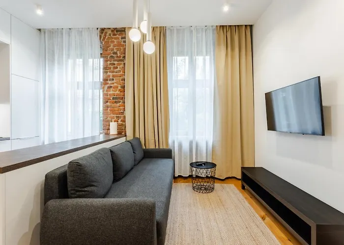 Two Bedroom Very Berry In With Desk By Renters شقة بوزنان