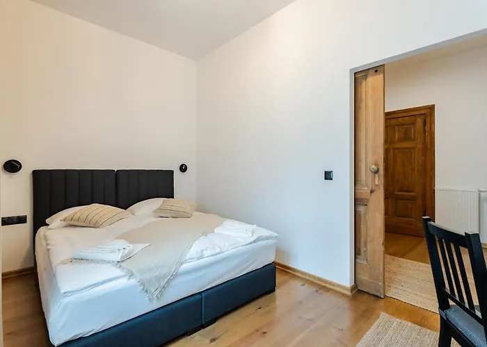 Two Bedroom Very Berry In With Desk By Renters *