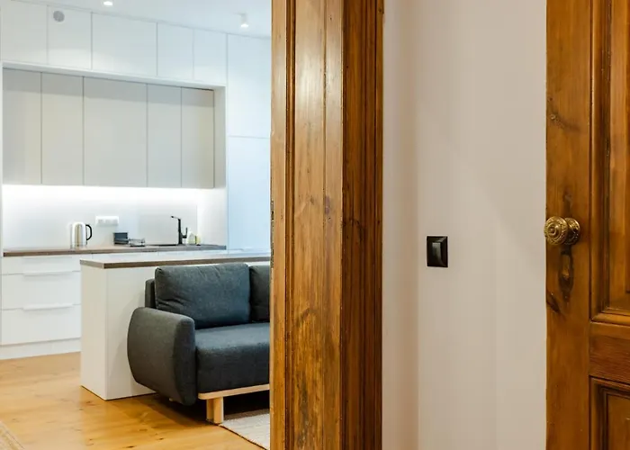 Two Bedroom Very Berry In With Desk By Renters